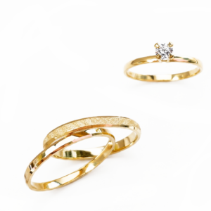 Par de Alianças com Anel Solitário Inverlochy : Ouro 18k 750